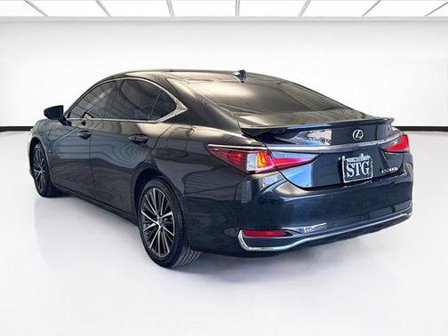 2023 Lexus ES 300h Base