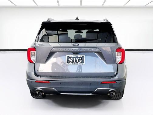 Gray Metallic 2022 Ford Explorer XLT