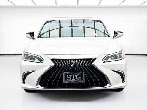2025 Lexus ES 300h Base