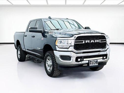 2022 RAM 2500 Tradesman Crew Cab 4x4 6'4' Box