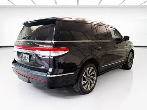 Black Metallic 2022 Lincoln Navigator Reserve