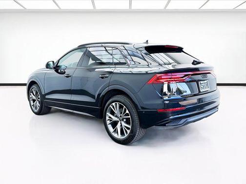 2022 Audi Q8 55 Premium