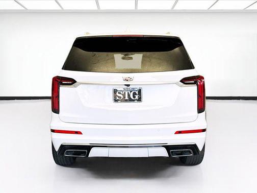 2022 Cadillac XT6 Premium Luxury FWD