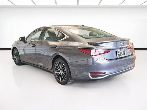 2025 Lexus ES 300h Base