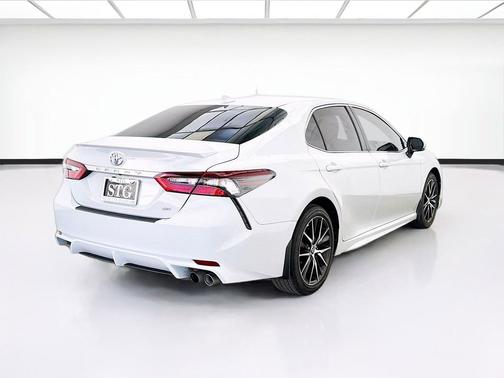 Ice Edge 2024 Toyota Camry SE