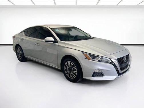 Brilliant Silver Metallic 2021 Nissan Altima S FWD