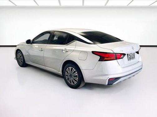 Brilliant Silver Metallic 2021 Nissan Altima S FWD