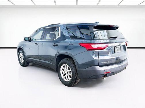 Graphite Metallic 2018 Chevrolet Traverse LT Cloth
