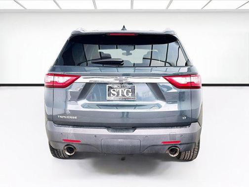 Graphite Metallic 2018 Chevrolet Traverse LT Cloth