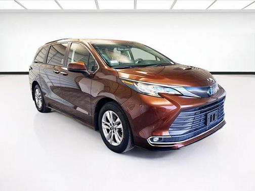 2023 Toyota Sienna XLE 7 Passenger