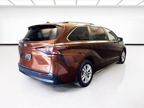2023 Toyota Sienna XLE 7 Passenger