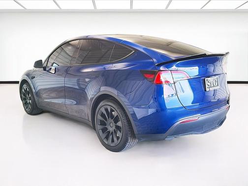 Deep Blue Metallic 2024 Tesla Model Y Long Range Single Motor Rear-Wheel Drive