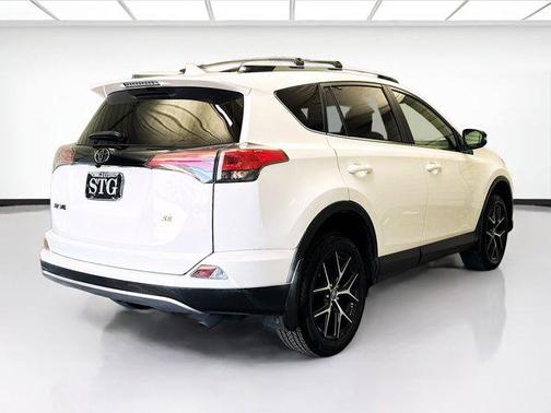 2017 Toyota RAV4 SE