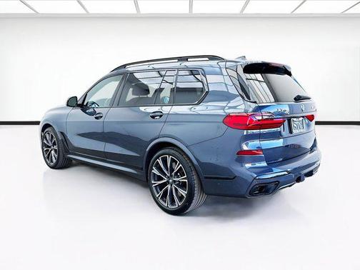 2022 BMW X7 M50i
