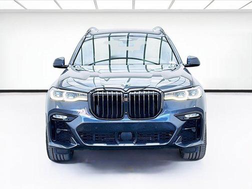 2022 BMW X7 M50i