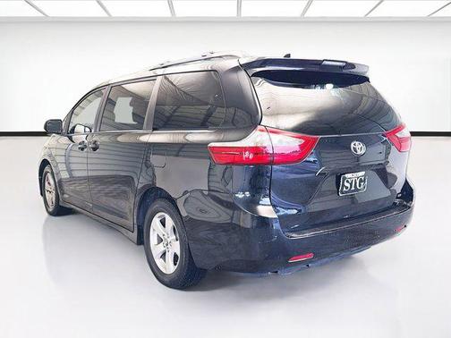 2020 Toyota Sienna LE