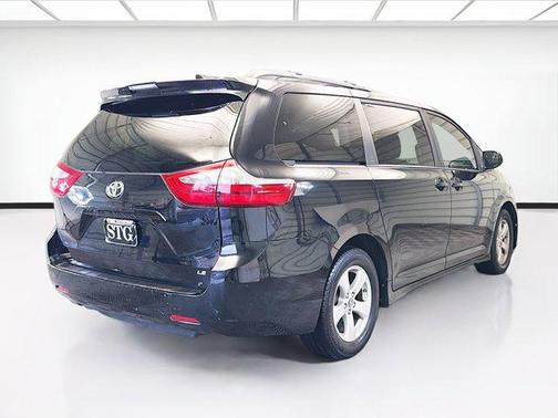 2020 Toyota Sienna LE