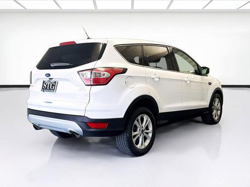 Oxford White 2017 Ford Escape SE