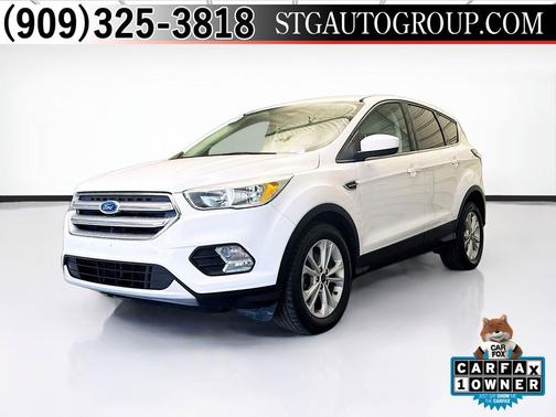 Oxford White 2017 Ford Escape SE