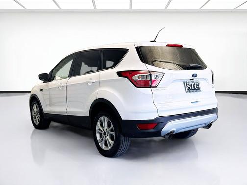 Oxford White 2017 Ford Escape SE