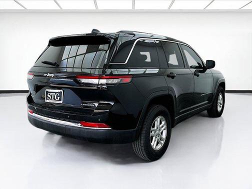 2022 Jeep Grand Cherokee Laredo