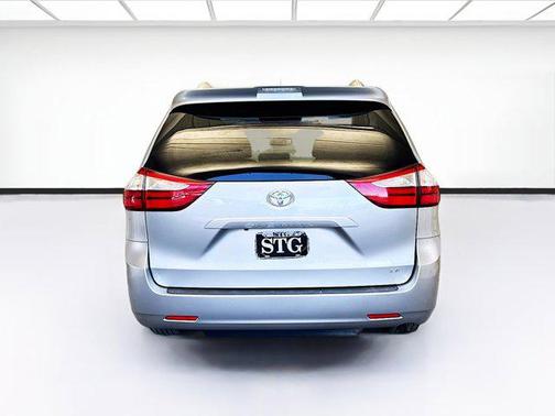 2018 Toyota Sienna LE