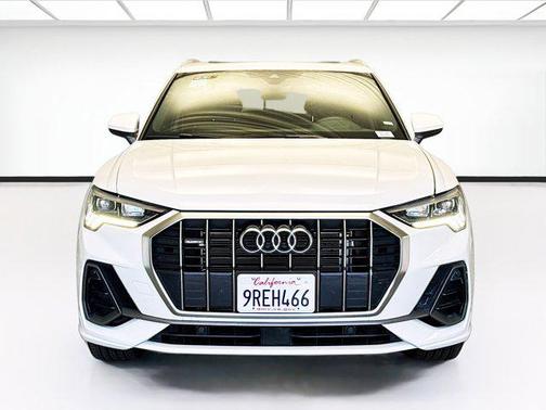 2025 Audi Q3 Premium 45 TFSI S line quattro Tiptronic