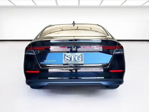 Crystal Black Pearl 2025 Honda Accord SE