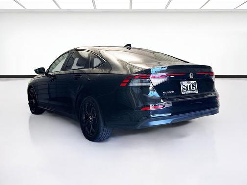Crystal Black Pearl 2025 Honda Accord SE