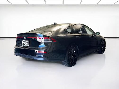 Crystal Black Pearl 2025 Honda Accord SE