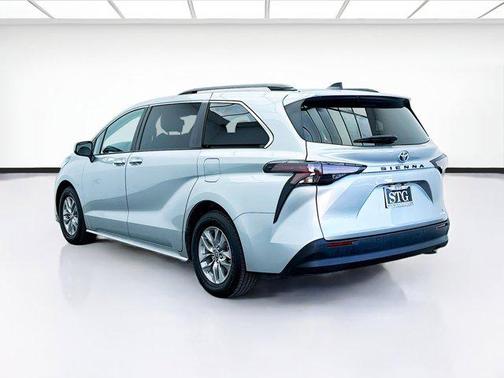 2024 Toyota Sienna XLE