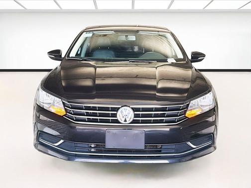 Deep Black 2019 Volkswagen Passat 2.0T Wolfsburg Edition