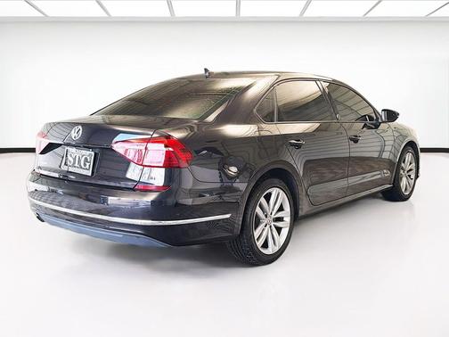 Deep Black 2019 Volkswagen Passat 2.0T Wolfsburg Edition