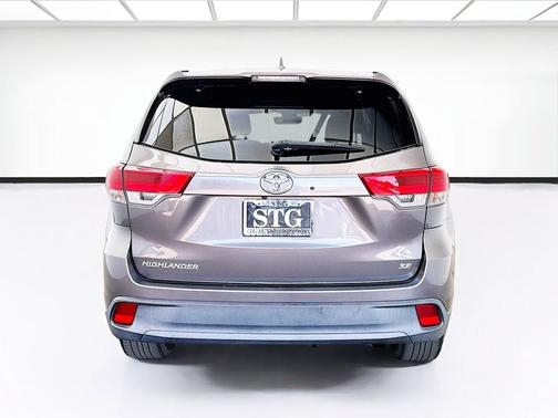 Predawn Gray Mica 2018 Toyota Highlander SE