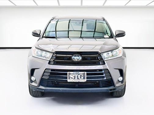 Predawn Gray Mica 2018 Toyota Highlander SE