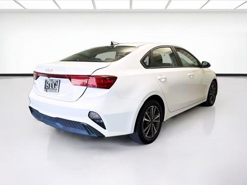 Snow White Pearl 2023 Kia Forte LXS