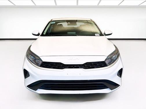 Snow White Pearl 2023 Kia Forte LXS
