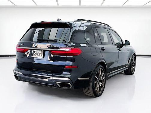 2022 BMW X7 M50i