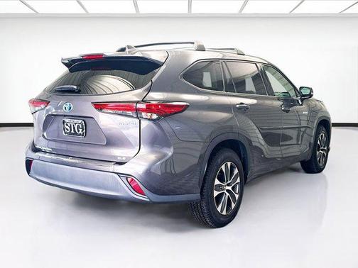 2021 Toyota Highlander Hybrid XLE