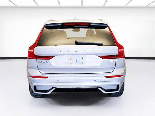 2022 Volvo XC60 Recharge Plug-In Hybrid T8 R-Design