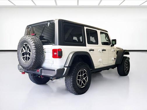 Bright White Clearcoat 2024 Jeep Wrangler Rubicon