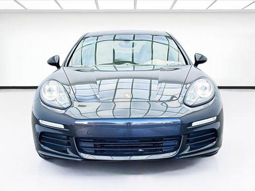 2015 Porsche Panamera 4