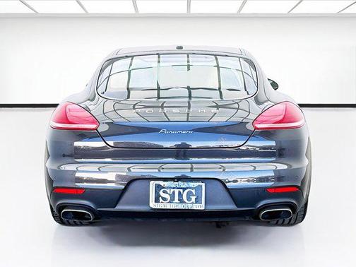 2015 Porsche Panamera 4