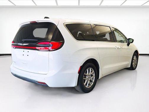 Bright White Clearcoat 2025 Chrysler Pacifica L