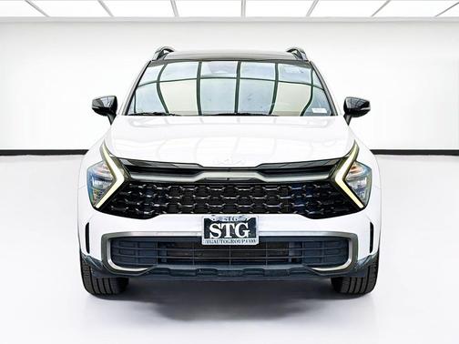 Glacial White Pearl 2023 Kia Sportage X-Line