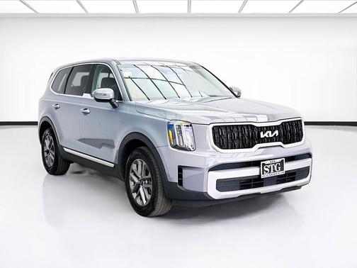 Everlasting Silver 2024 Kia Telluride LX