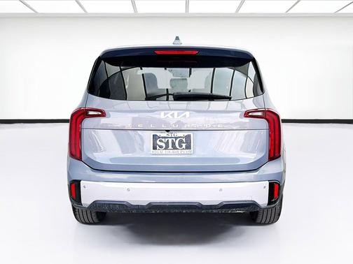 Everlasting Silver 2024 Kia Telluride LX