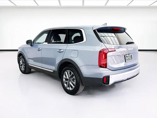 Everlasting Silver 2024 Kia Telluride LX