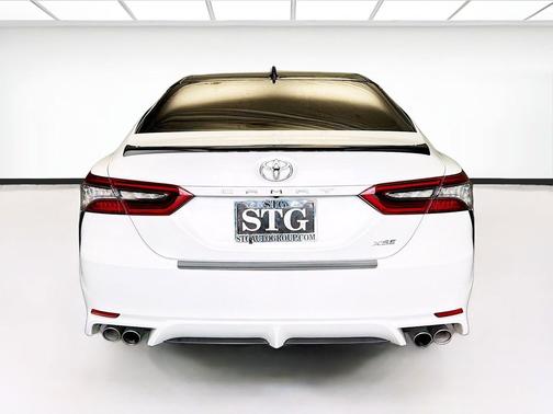 Wind Chill Pearl/Midnight Black Metallic 2021 Toyota Camry XSE