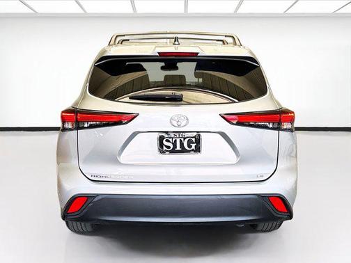 2022 Toyota Highlander LE